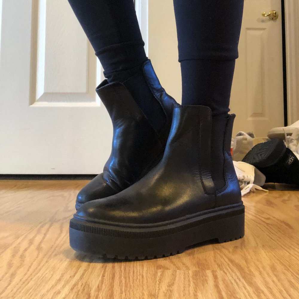 AQUA BLACK CHUNKY CHELSEA BOOT SIZE 7.5